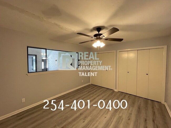 Building Photo - 111 Country Club Dr