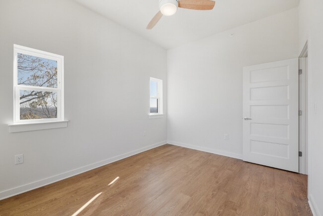 Building Photo - 2900 Edwin Wy