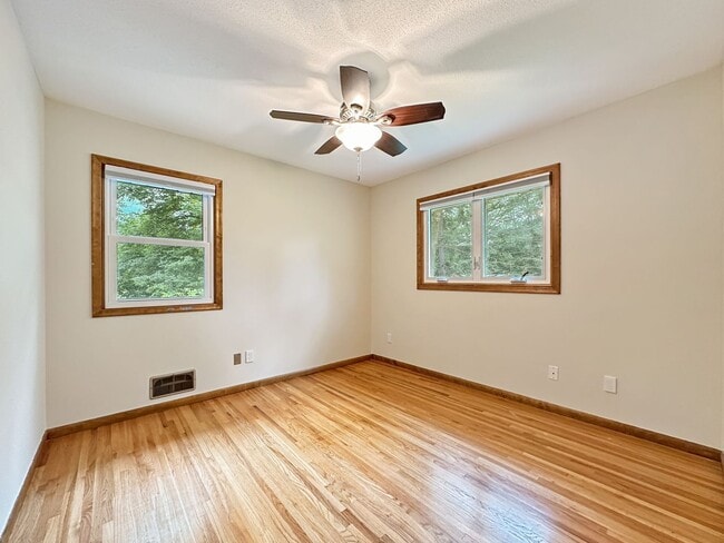 Building Photo - 3830 Union Terrace Ln N