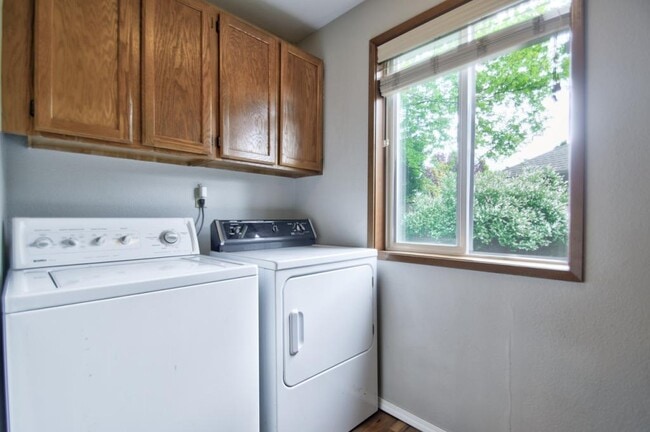 Building Photo - 6120 60th Ct SE