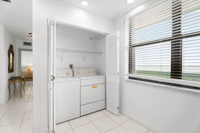 Building Photo - 9900 S Ocean Dr