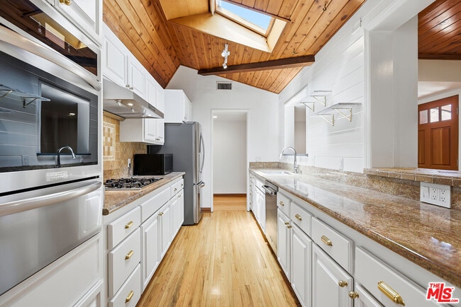 Building Photo - 7424 W 81st St