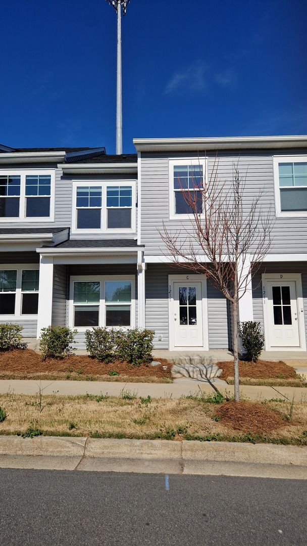Building Photo - Brand New Townhome | 3 BR/2.5BA | 1-Car Garage | Near Downtown Mooresville