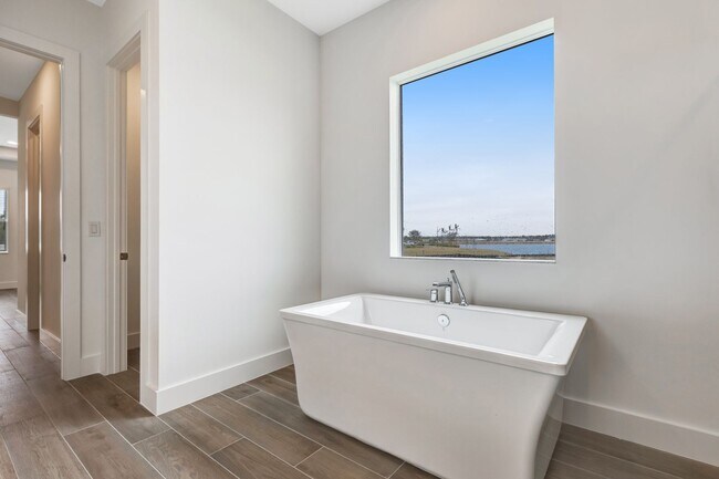 Building Photo - ** SEVEN SHORES ** 3+DEN / 2.5 BATH - BRAND NEW HOME! - LUXURY AMENTITES - PET OK - ANNUAL RENTAL