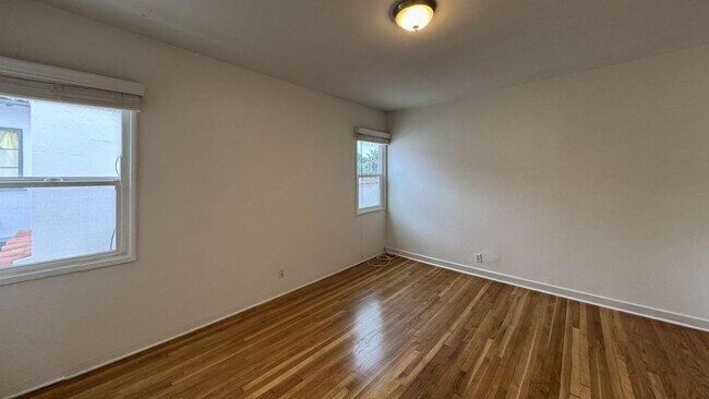 Building Photo - 25 19th Ave