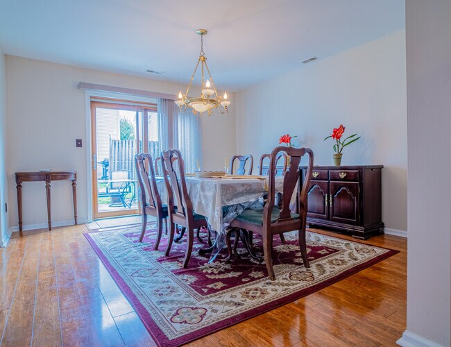 Building Photo - 256 Quassaick Ave