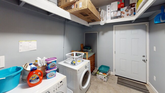 Building Photo - Fully Renovated 3 Bedroom GEM close to sho...