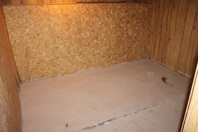 Building Photo - 707 W Main St