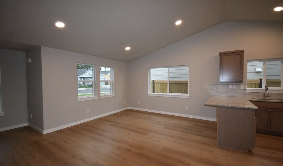 Great Room - 5101 Holly St