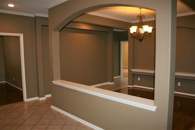 Building Photo - 5602 Walkabout Way