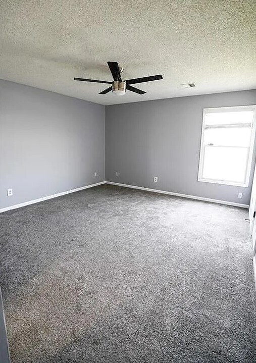 Building Photo - 853 E 167th Ct