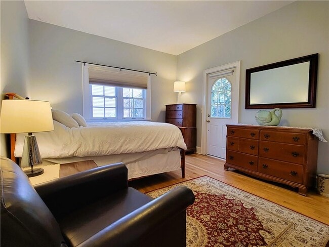 Building Photo - 92 Pelham St