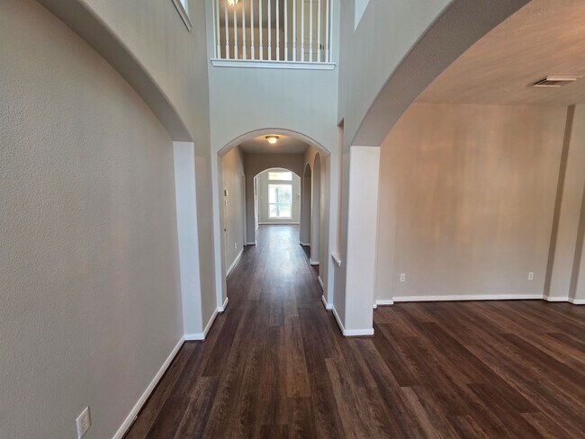 Building Photo - 20782 Oakhurst Trails Dr