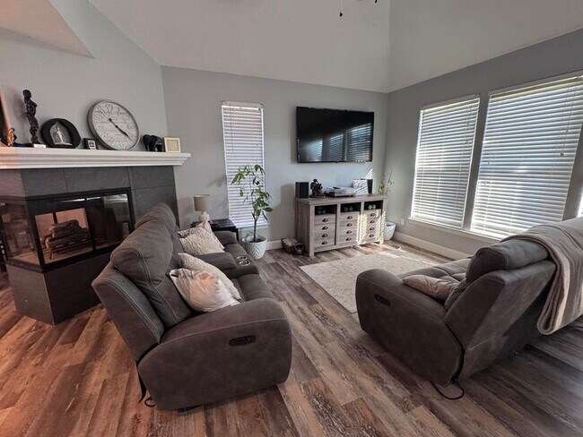 Building Photo - 315 Parkwood Pl