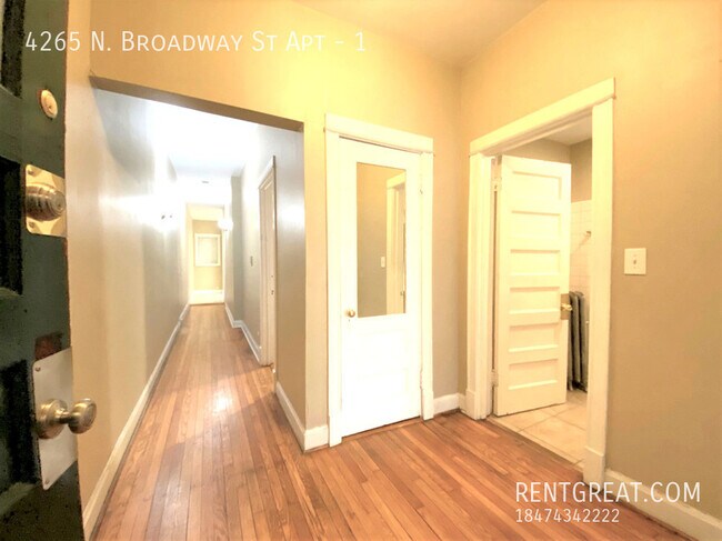 Building Photo - 4265 N Broadway