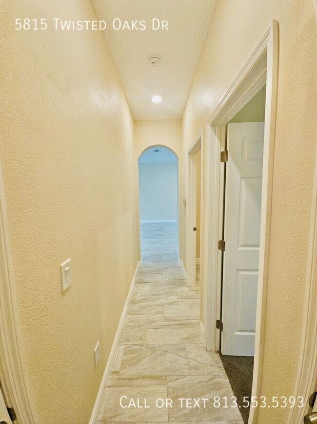 Building Photo - 5815 Twisted Oaks Dr
