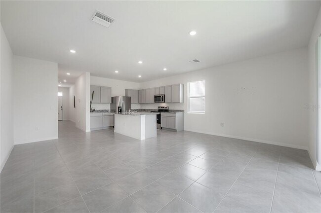 Building Photo - 16701 Maude Dr