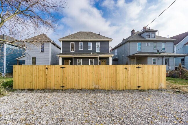 Building Photo - Modernized 2nd Floor Apartment in Franklinton – Your Urban Oasis Awaits!