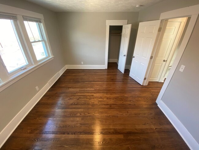 Building Photo - Newly Renovated 3 Bed 2 Bath Home