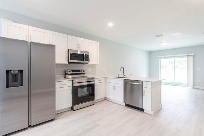 Building Photo - BRAND NEW Construction, 3 bed / 2 bath Ren...
