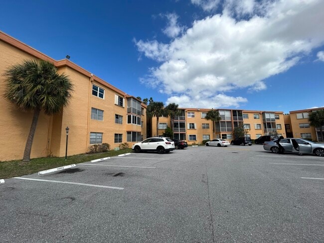 Building Photo - 4314 NW 9th Ave