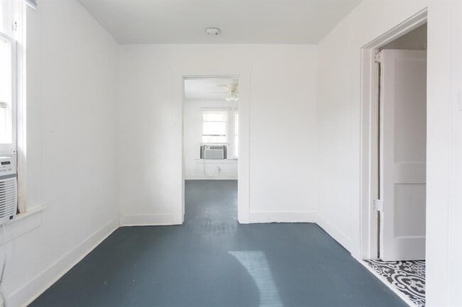 Building Photo - 57 Chalmers Ave