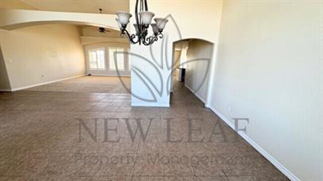 Building Photo - Beautiful 4 bedroom on LARGE private lot in PHELAN