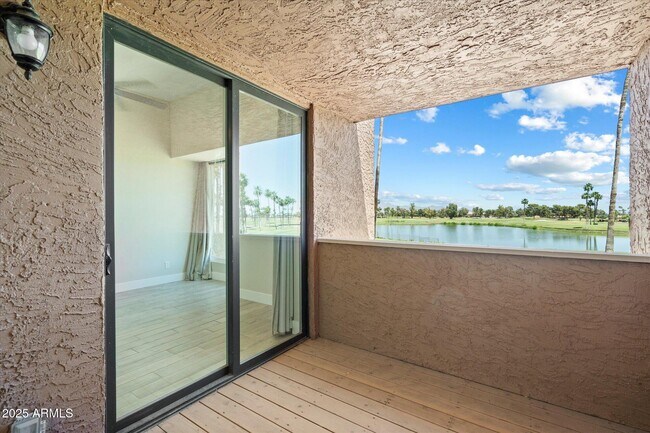 Building Photo - 7401 N Scottsdale Rd