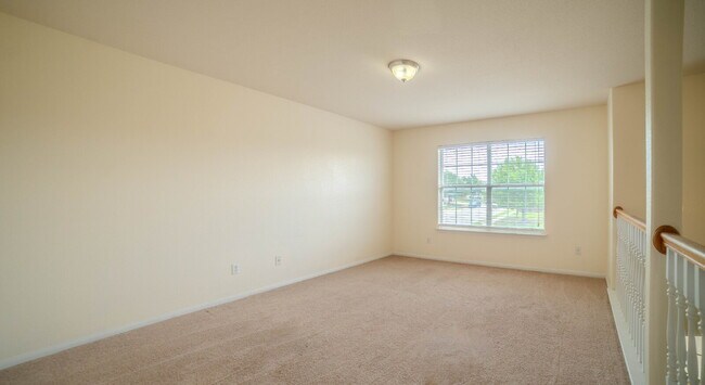 Building Photo - "Spacious 3-Bed, 3-Bath Gem on Bridgewood Drive"