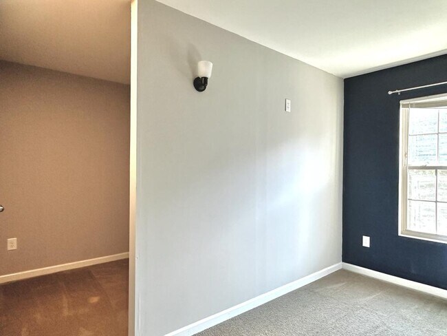 Building Photo - 717 Bellingham Way
