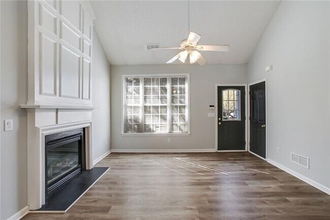 Building Photo - Traditional Cottage Style home with Loft