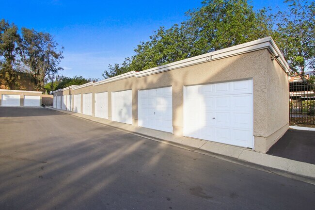Building Photo - Available now!  2 Story 2/2.5 Condominium for Lease in Rancho Cucamonga!
