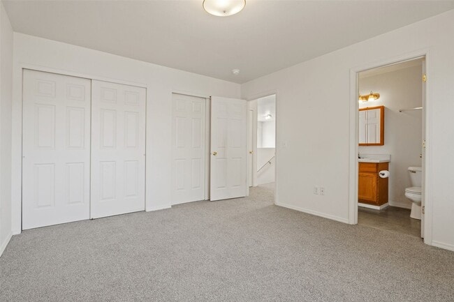 Building Photo - 814