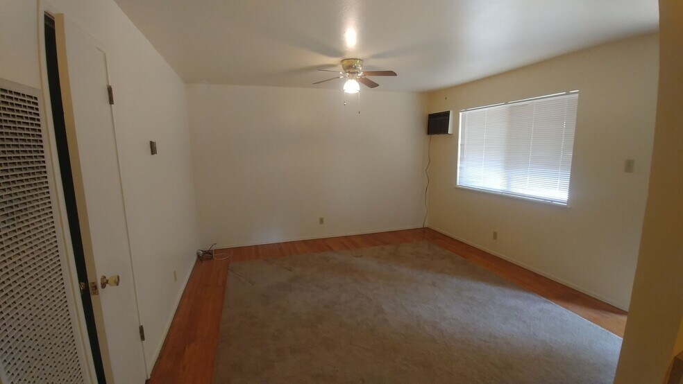 Building Photo - Racetrack 2