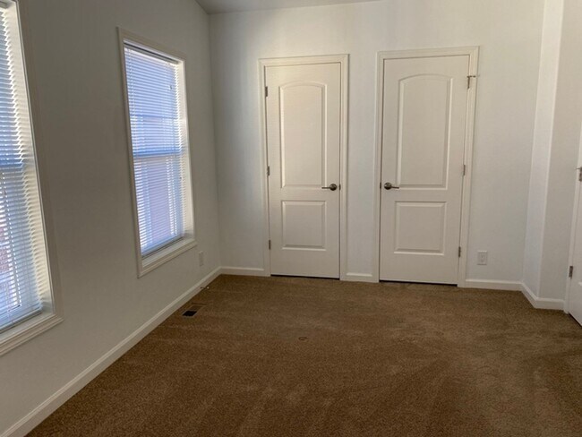 Building Photo - 509 East Kiowa-102