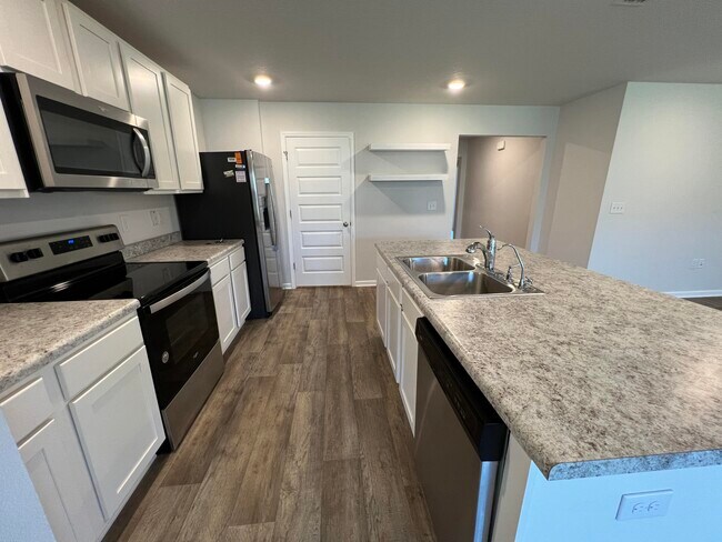 Building Photo - 399 This Way