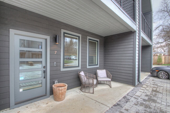 Building Photo - 801 Cherokee Ave