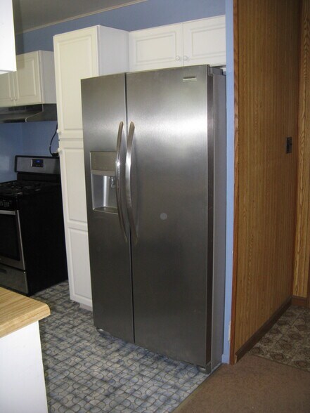 Stainless Steel Refrigerator with ice maker. - 3718 N 700 W