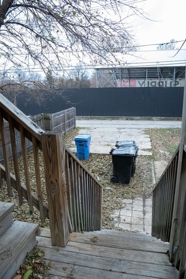 Building Photo - 6819 S Evans Ave