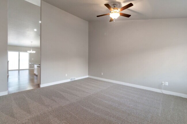 Building Photo - Available Now | American Fork, UT | 5 Bed | 3 Full Bath | Single-Family Home