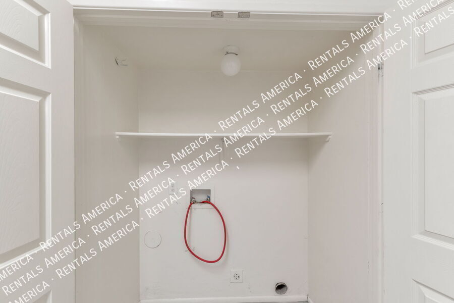 Building Photo - 7051 S 6th Ave