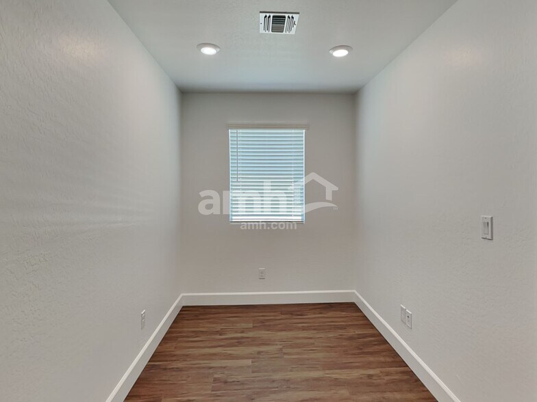 Building Photo - 17142 W Lawrence Ln