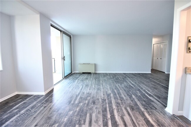 Building Photo - 10401 Grosvenor Pl