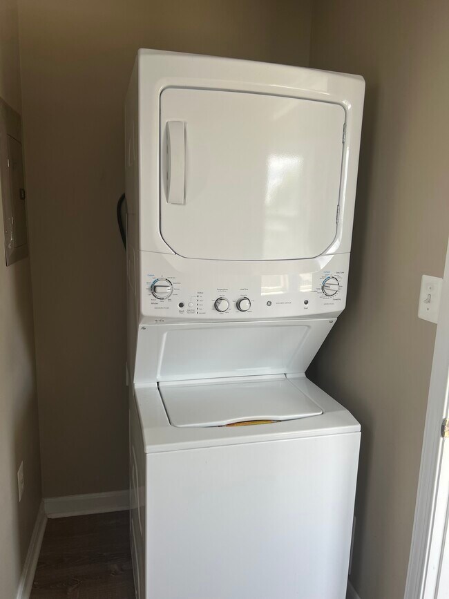 laundry area - 613 Revolution St