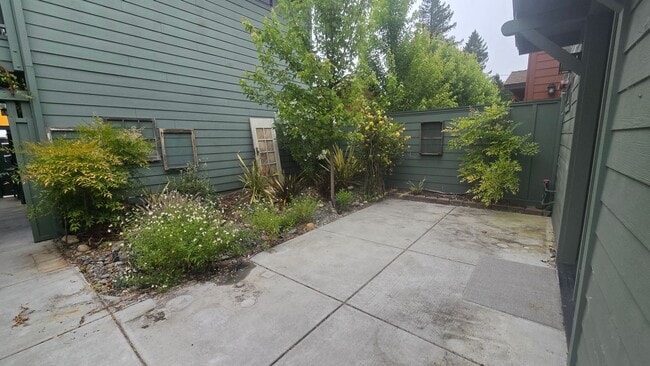 Building Photo - Newer 3-bedroom, two-story home located ju...