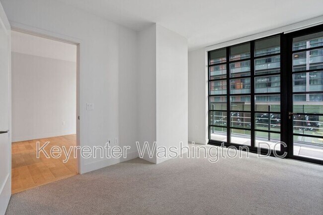 Building Photo - 45 Sutton Square SW