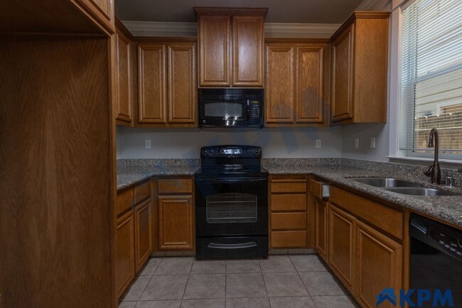 Building Photo - Updated 2-Story, 3 Bedroom 2.5 Bath Single...