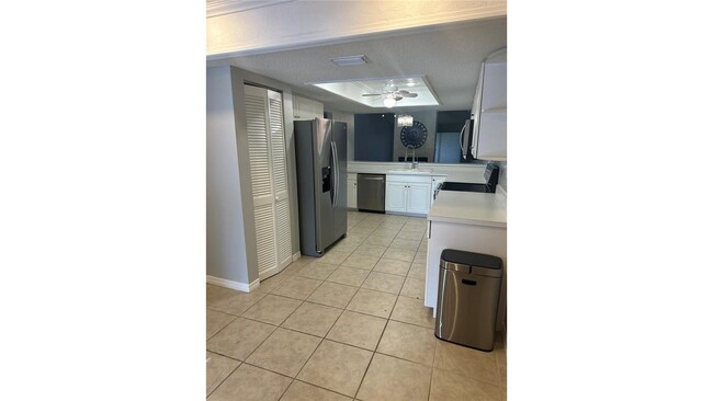 Building Photo - 4644 La Jolla Dr