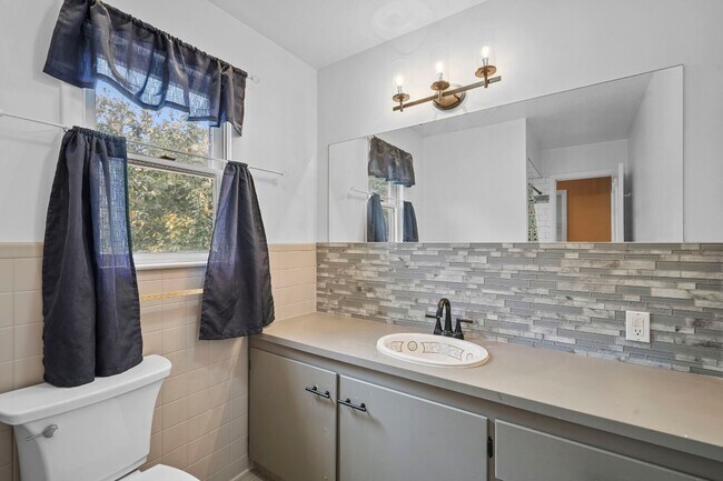 Building Photo - 300 Murray Hill Rd