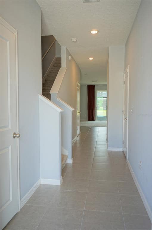 Building Photo - 6911 Breezy Palm Dr